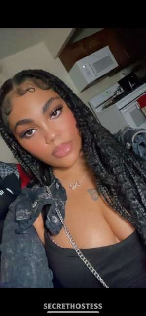 22 year old Escort in Washington DC Lightskin Thick Baddie
