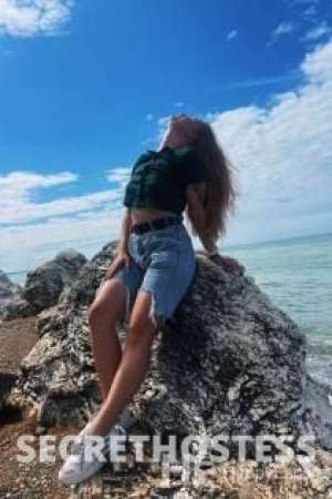 22 year old Chinese Escort in Roma Inna 22Yrs Old Chinese Escort Brown Hair Brown Eyes 171CM 