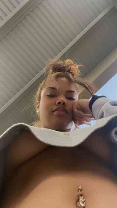 24 year old Escort in Gladstone Big Sexy I'm available. All types of exclusive services