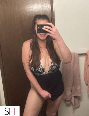 27 year old Caucasian Escort in Lloydminster Sweet Brunette Available