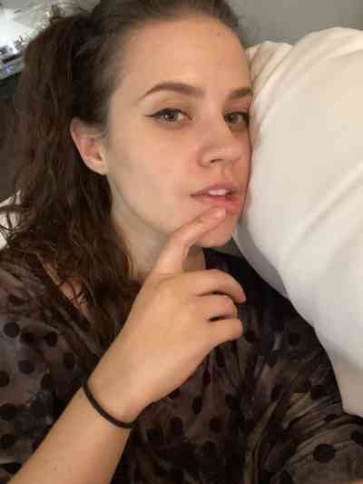 26 year old English Escort in Bailesti Escort and massage available now