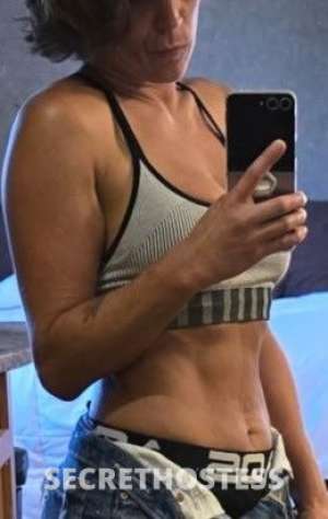 Spinner Petite Open minded and horny 40 year old Escort in Youngstown OH