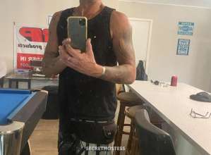 50 year old Escort in Palmwoods Sunshine Coast Well hung guy loves to please my partner in the bedroom and 