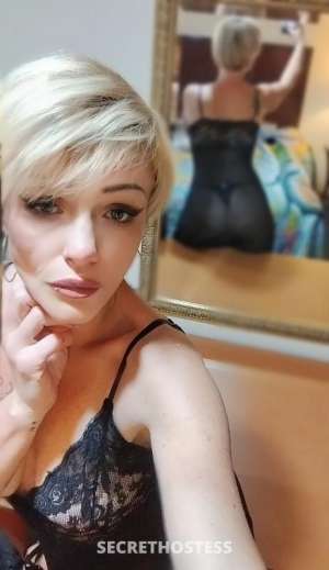 40 year old Escort in San Fernando Valley CA Mature Blonde Bombshell – Seductress Ready to Rock Your 