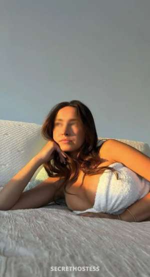 24 year old Romanian Escort in Düsseldorf Elenia