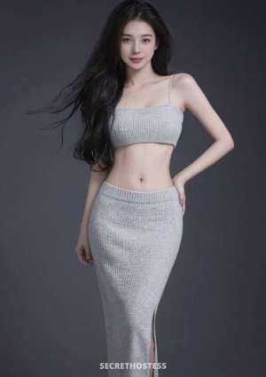 23 year old Asian Escort in Bangkok Lyn Lyn available 24/7, escort