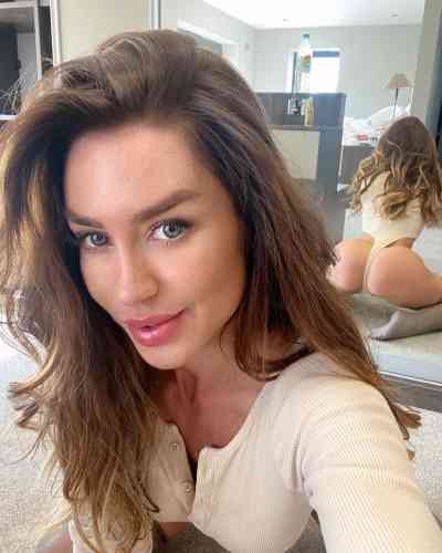 23 year old Latin Escort in Chicago IL I’m available for incall and outcall service