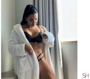 25 year old Latino Escort in London BRUNA ..SWEET . GFE FRENCH KISSES, Independent