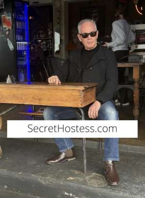 50 year old Escort in Gladstone Bi Johnny