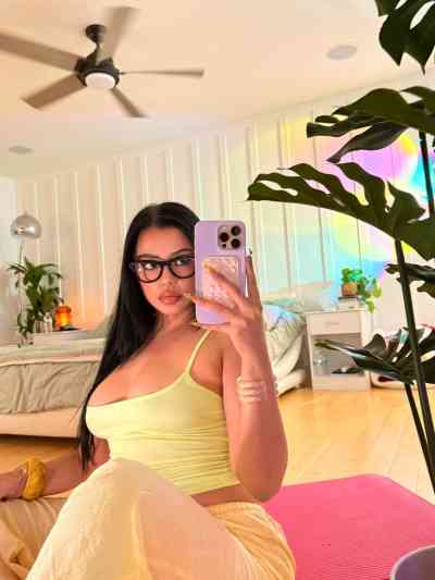 27 year old American Escort in Gold Coast I’m available for all type of services