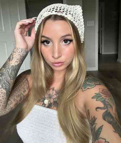 25 year old Asian Escort in Agency escort girl in: Montreal Any shy guy is highly welcomed