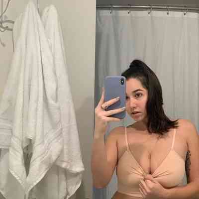 28 year old Australian Escort in Darwin Hi I’m available for you guys