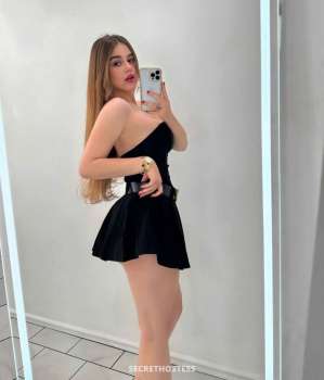 23 year old Asian Escort in Al Manama Angela, masseuse