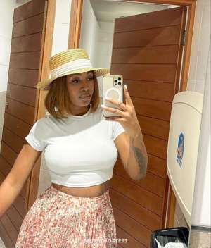 25 year old Escort in Ajman Tasha Lee, escort