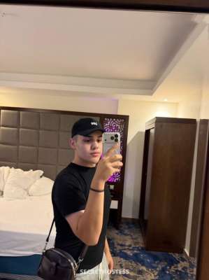 19 year old Asian Escort in Jeddah Shamsi, Male escort