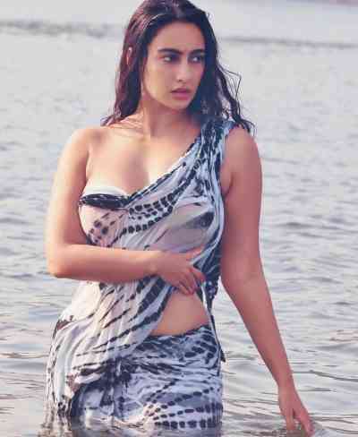 22 year old Pakistani Escort in Karachi Anayaxxxx-xxx-xxx