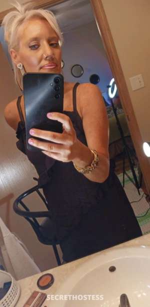 39 year old Escort in Fayetteville AR Available Now