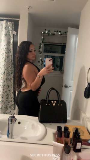 21 year old Escort in Seattle WA Pretty Thick Latina New To The Area Available Now