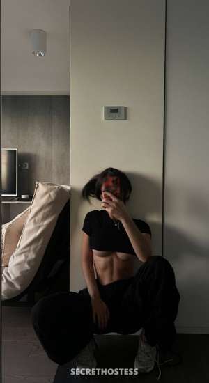 24 year old Escort in Düsseldorf Gloria