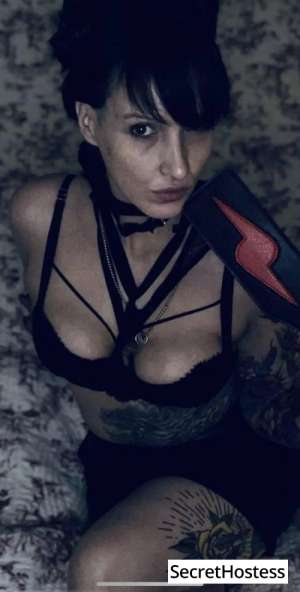 37 year old Escort in Vancouver Escort model Madam Rabbit, Vancouver