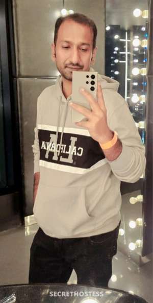 33 year old Asian Escort in Ajman Nas, masseur