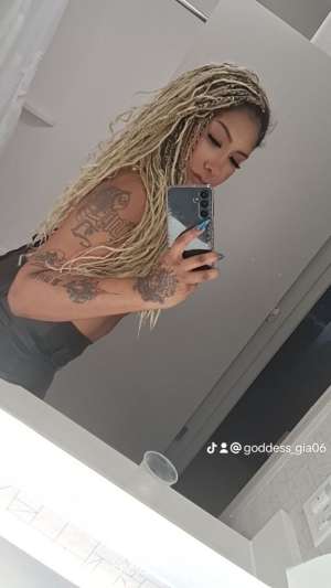 31 year old Escort in Washington DC i need a naughty santa to melt all his stress away