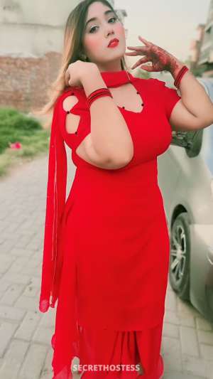 23 year old Asian Escort in Al Manama Alina Butt Pakistani, escort