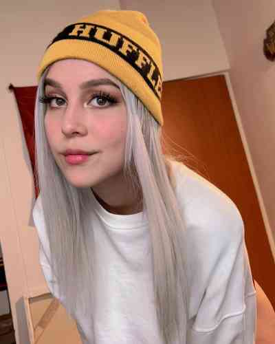 29 year old Caucasian (white) Escort in Laval Belle rencontre féminine et élégante