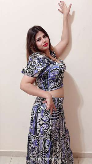 22 year old Indian Escort in Dubai Nidhi Indian Model, escort