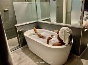 24Yrs Old Escort 170CM Tall Abu Dhabi Image - 1