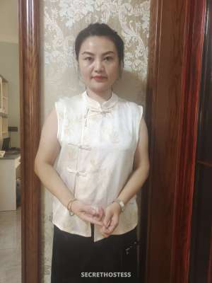 28 year old Thai Escort in Jeddah Massage and happy ending, escort