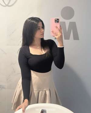 21 year old Indian Escort in Abu Dhabi Riya Sharma Vip Model, escort