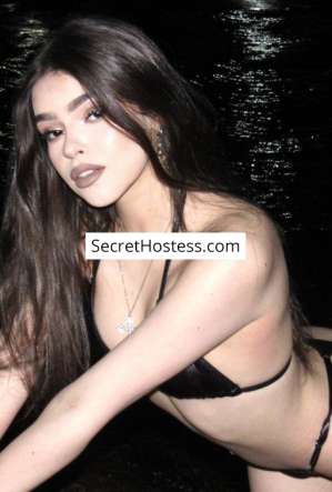 22 year old Caucasian Escort in Lyon Suzanna, Agency