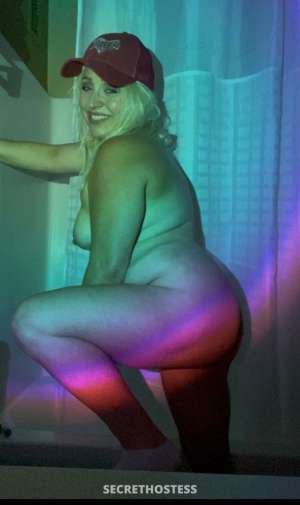 40 year old Escort in Norfolk VA Sexy Snow bunny is throat goat !!! Hoe Hoe Hoe specials