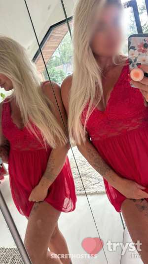 0 year old Escort in Rochester NY Leaa - Tight Mature GF