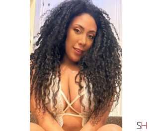 29 year old Latino Escort in Dartford Kent . Dartford's Curvy Queen . . Ultimate GFE ., 