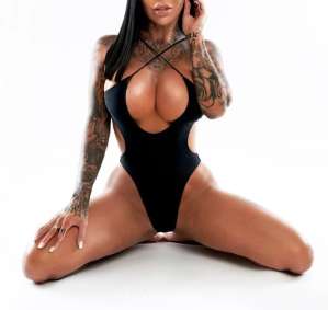 34 year old Escort in Canberra Mackenzie Lee - Busty, Tattooed &amp; Athletic - Limited