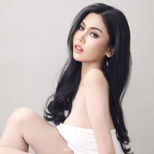 21 year old Asian Escort in Hong Kong unforgettable experience? tg - alliah8, escort