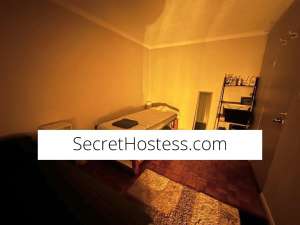 24 year old Thai Escort in Castle Hill Hannah