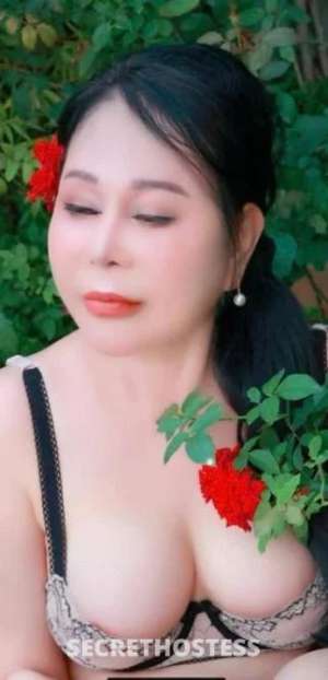 28 year old Vietnamese Escort in Geelong Friday- Linda busty and Lily slim Vietnamese available, 