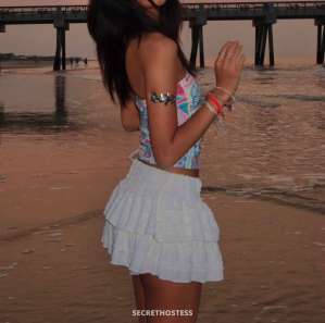 38 year old Escort in Jacksonville FL Petite brunette