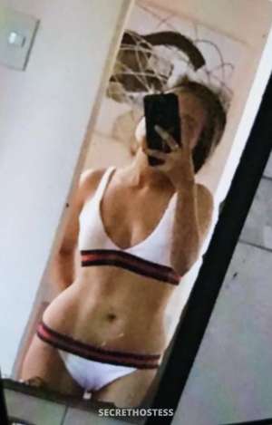 29 year old Asian Escort in Hong Kong Dhee, escort