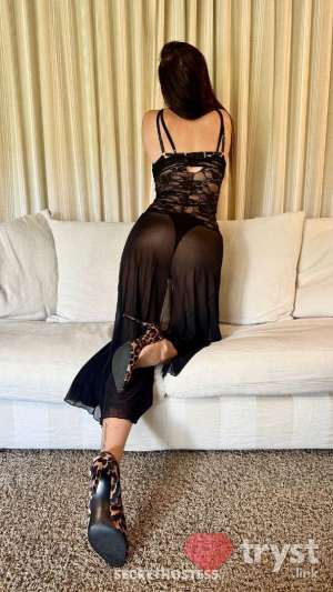 0 year old Escort in Greeneville TN Inara Noir - Magnetic dark seductress