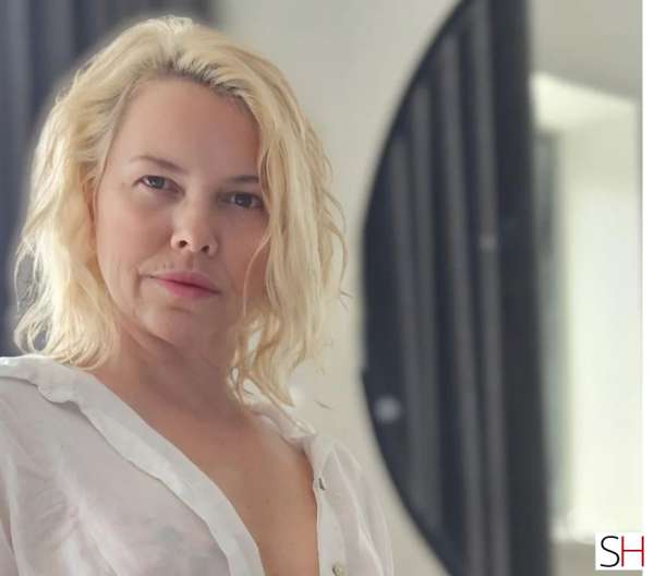 52Yrs Old Escort Size 8 South Gloucestershire Image - 1