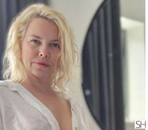 52Yrs Old Escort Size 8 South Gloucestershire Image - 1