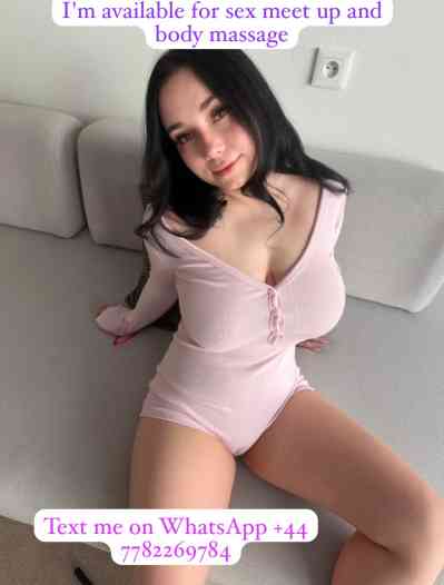 28 year old British Escort in Gatwick I’m available right now