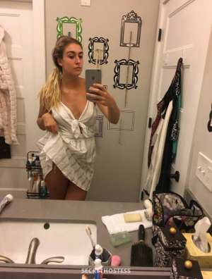 Louna, escort 26 year old Escort in La Rochelle
