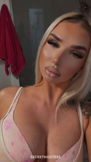 REAL PICS in &amp; out call 23 year old Escort in Lawrence KS