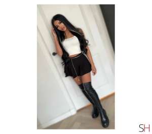 27 year old Escort in Derby .Your desire is here, brunette on fire..party girl, 