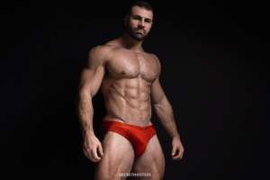 32 year old Italian Escort in Dubai Joe Muscle, Male escort